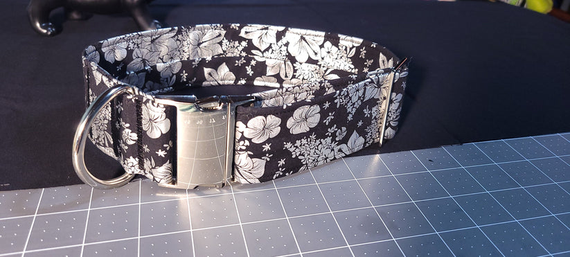 Black Gold Scatter Collar
