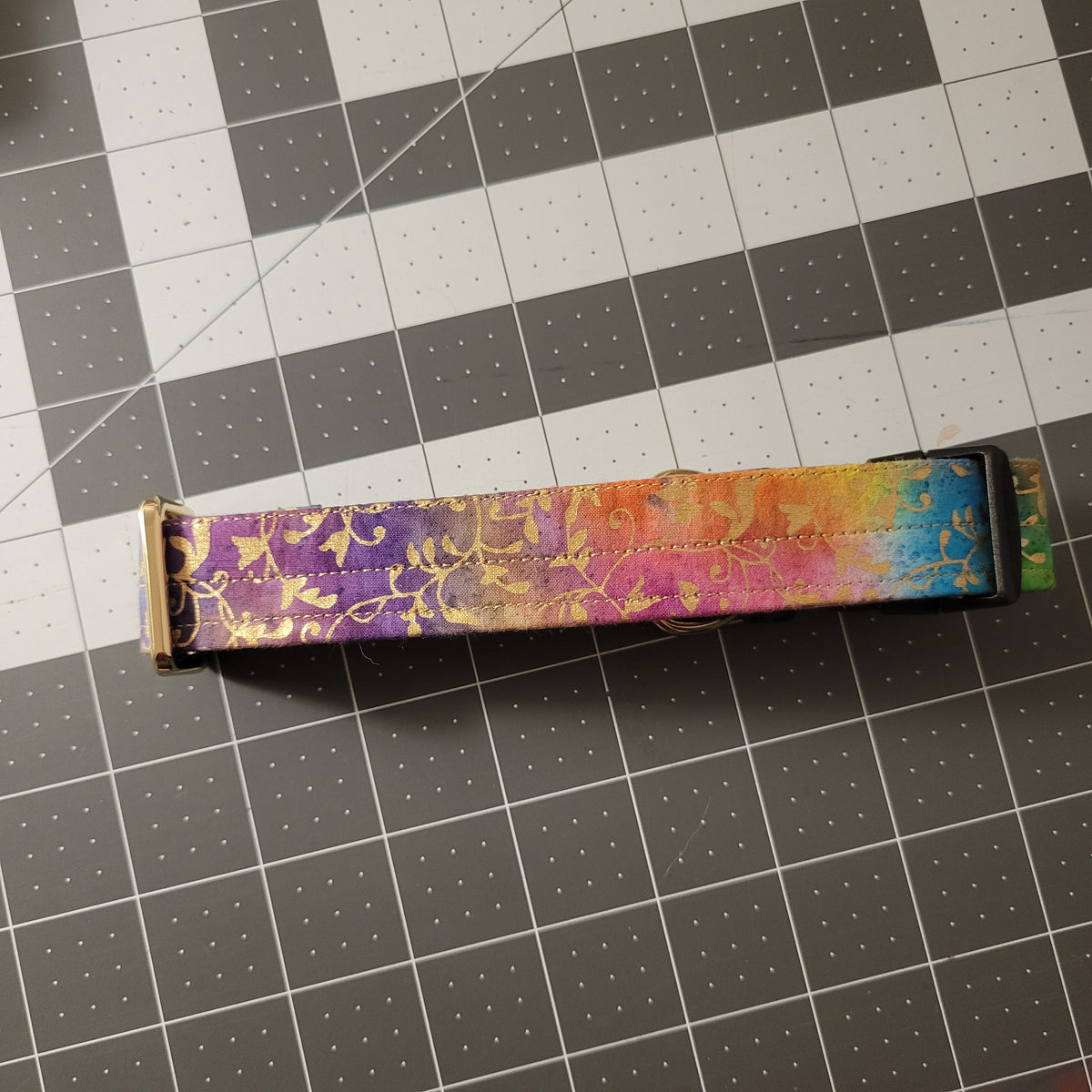 Rainbow Leaf Metallic Collar